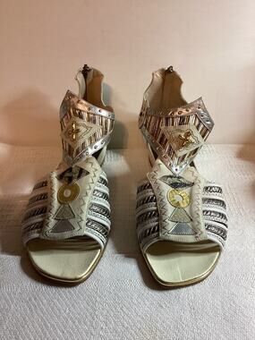 Beautiful Serena Italian Women’s Sandals Shoes SZ 7.5 Multicolor Aztec Design